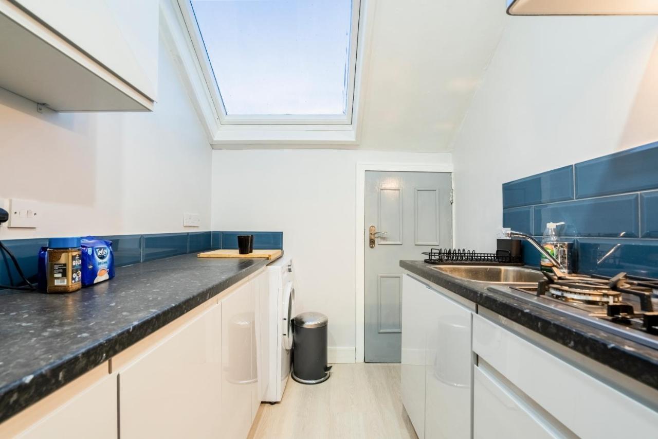 Deluxe 2-Bedroom Flat With Free Parking Birmingham Bagian luar foto