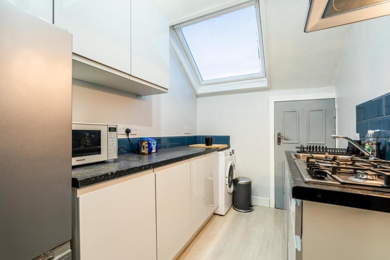 Deluxe 2-Bedroom Flat With Free Parking Birmingham Bagian luar foto