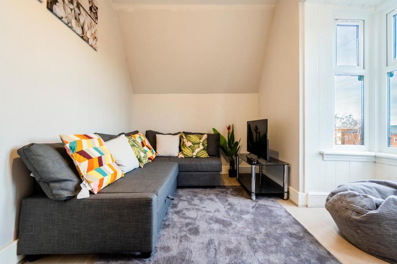 Deluxe 2-Bedroom Flat With Free Parking Birmingham Bagian luar foto